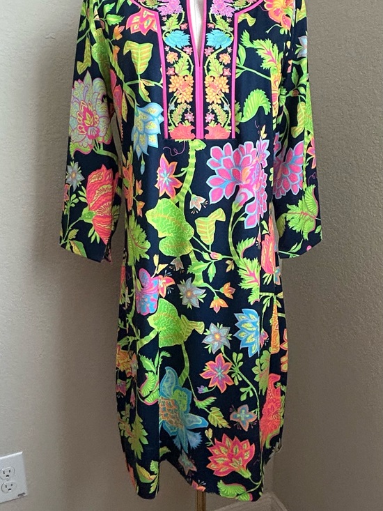 Gretchen Scott Designs Dresses & Skirts - Gretchen Scott Designs Navy Dress with Neon Floral Print